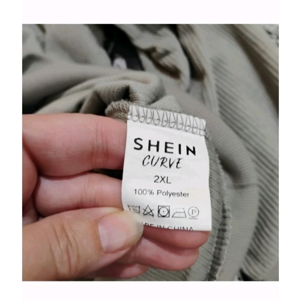 SHEIN Tan Long Sleeve with Star - Picture 3 of 7